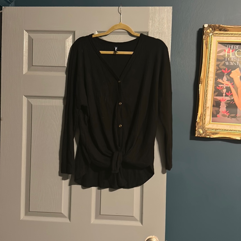Black long sleeve tie front. Size Large